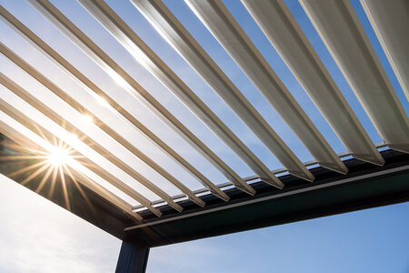 Pergola eller gazebo: Hvilket hagerom passer best for deres uteliv?