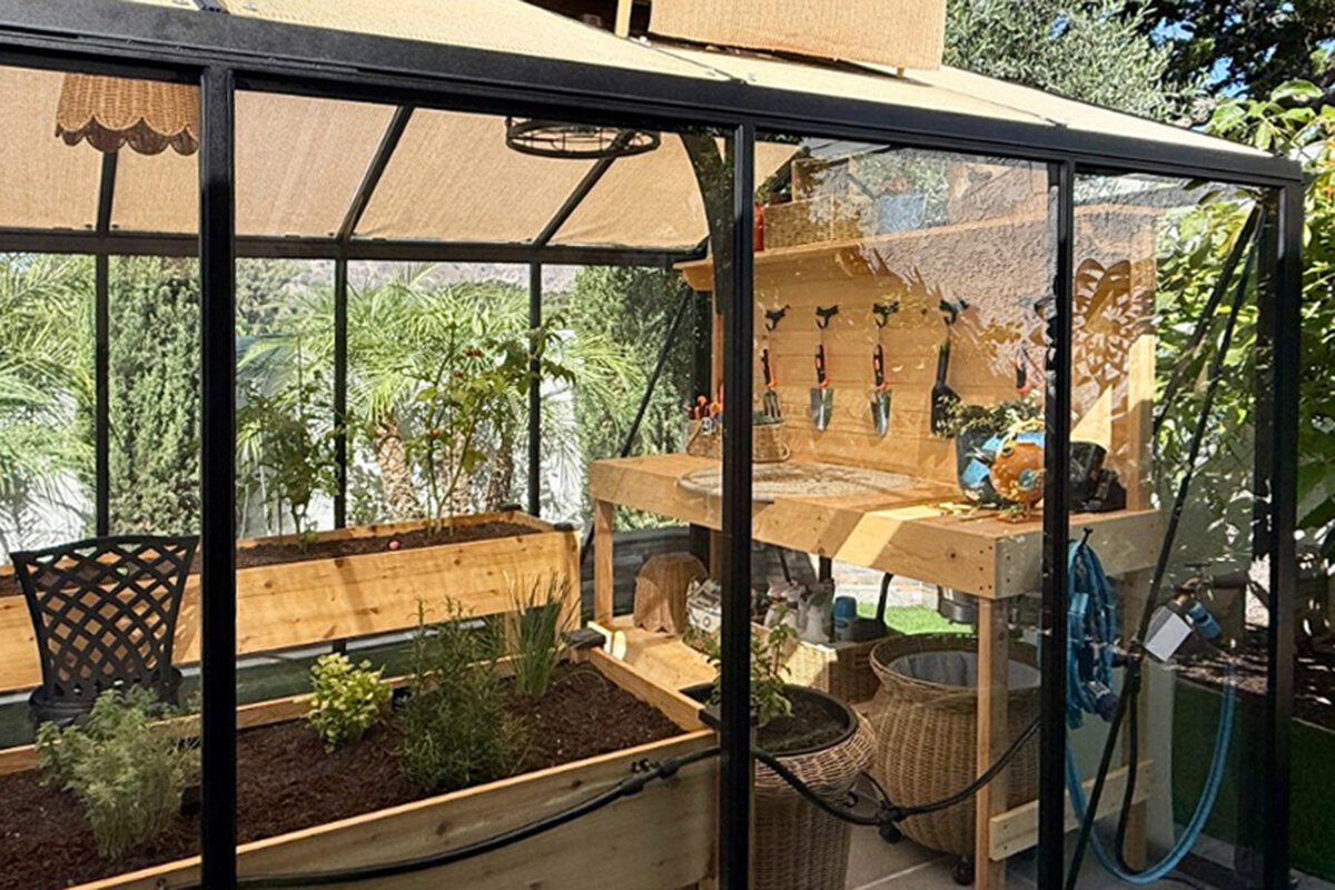 Hva bør følge med et komplett drivhussett? Sjekkliste for kjøp