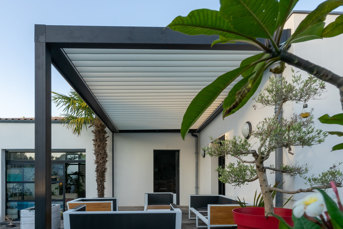 Slik velger du en stabil bioklimatisk pergola