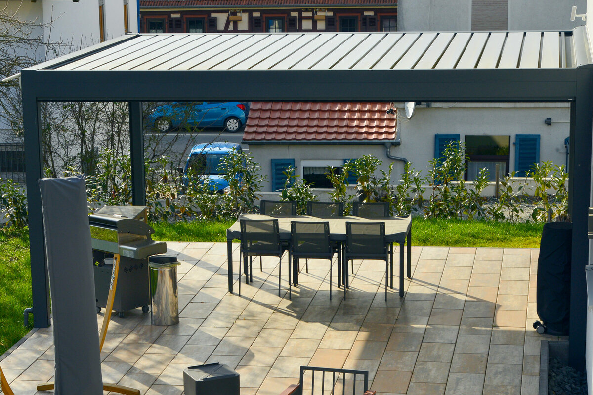 Pergola i aluminium eller stål – hva bør du velge?