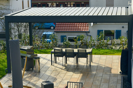 Pergola i aluminium eller stål – hva bør du velge?