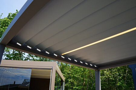 Pergola på sør- eller vestvendt terrasse: sol og skygge