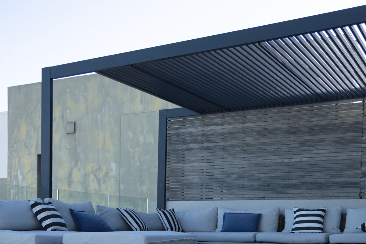 Blir stuen mørkere med pergola? Slik bevarer du dagslyset