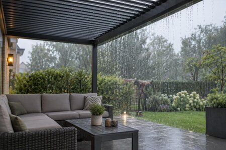 Slik reduserer du regnsprut ved sitteplassen under pergolaen