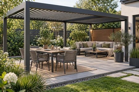 Spiseplass og lounge under én pergola