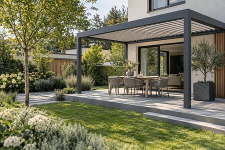 Pergola i minimalistisk hage: skap et helhetlig uttrykk