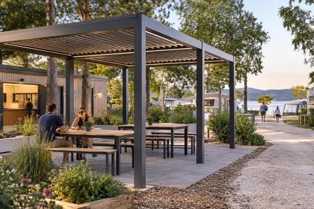 Planlegg pergola for fellesområder på campingplass