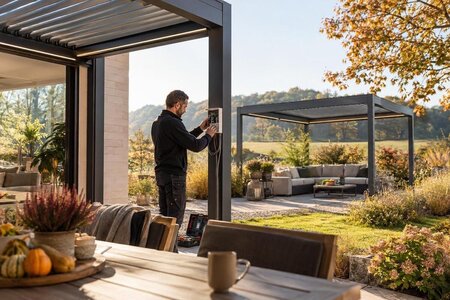 Velg Black Friday-pakker med motorisert pergola: styring og elektroarbeid